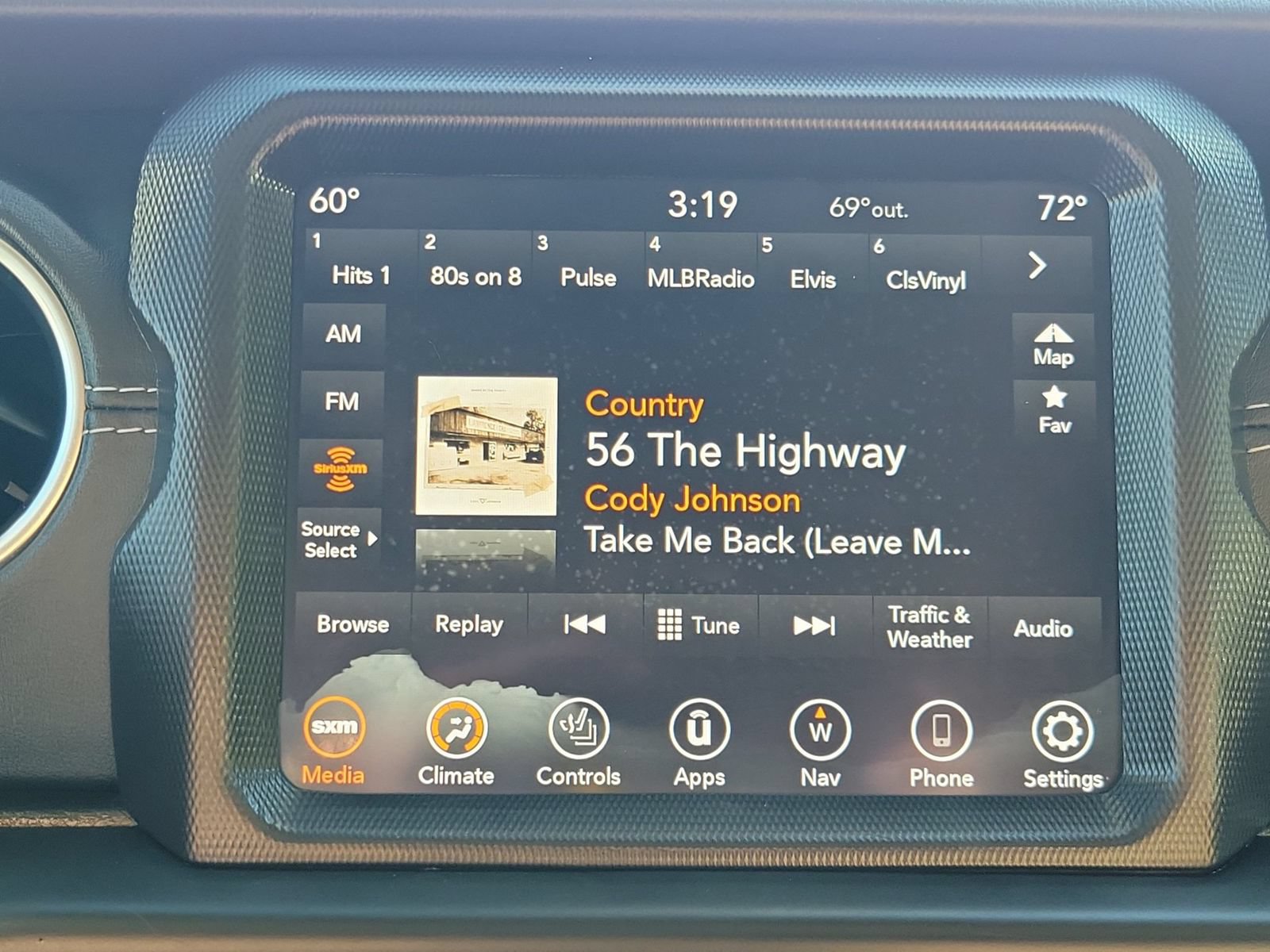 Used 2020 Jeep Wrangler Unlimited Sahara AWD/4WD image 19