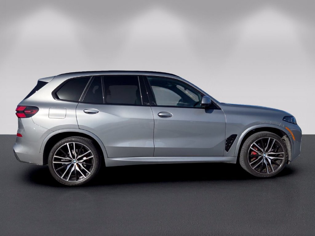 Certified 2026 BMW X5 sDrive40i w/ M Sport Package RWD image 3