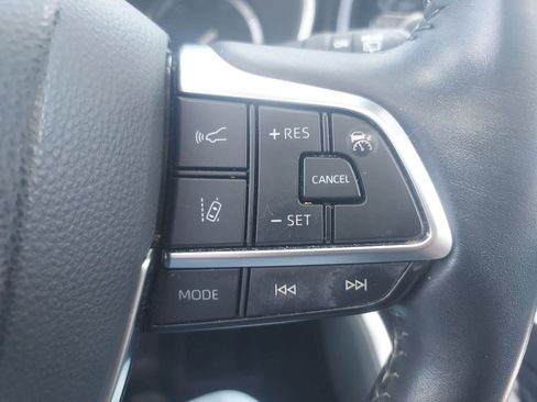 Used 2020 Toyota Highlander XLE AWD/4WD image 23