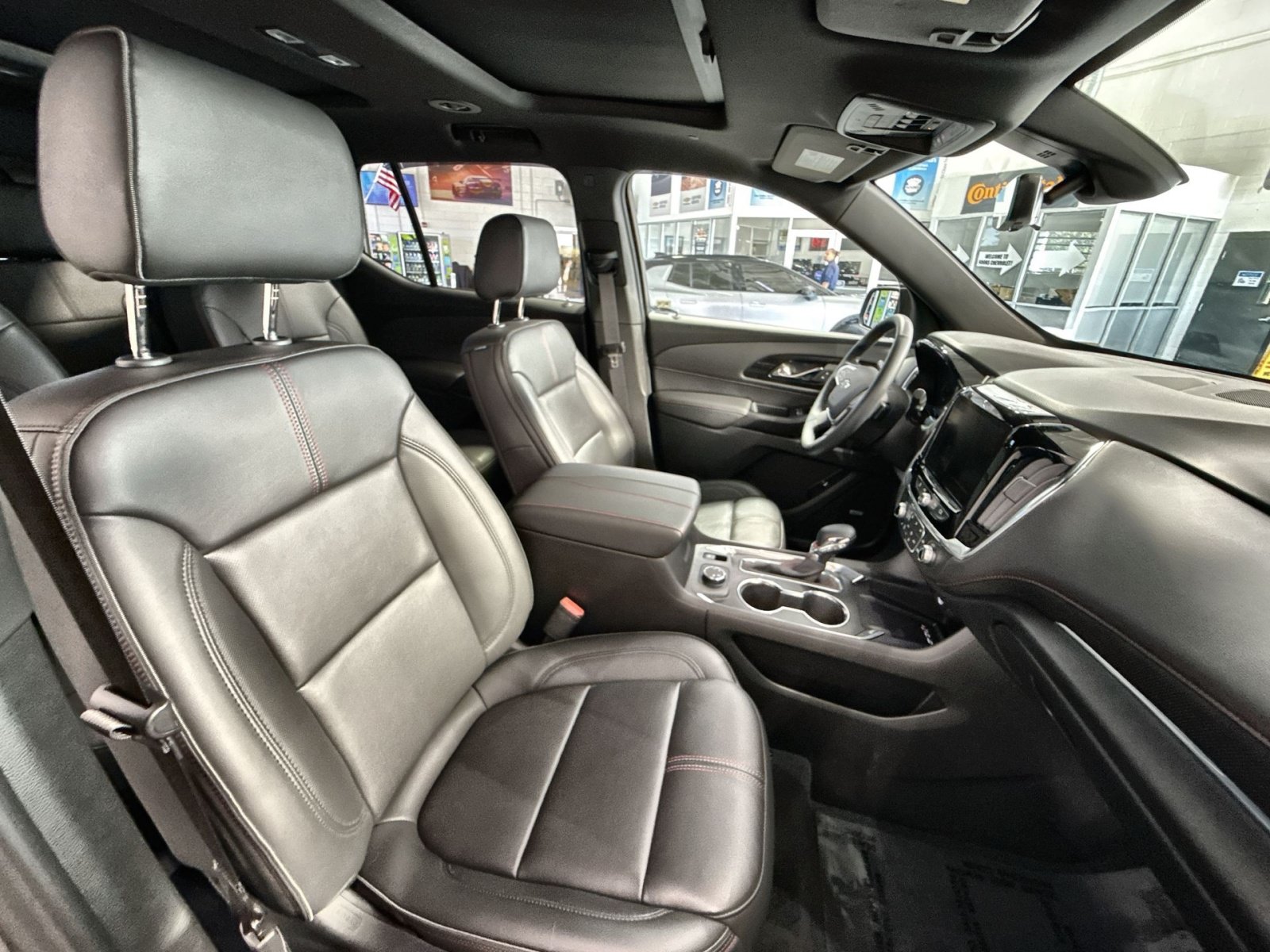 Used 2023 Chevrolet Traverse RS AWD/4WD image 28