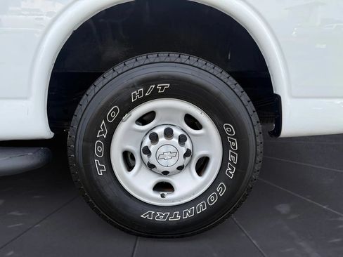 Used 2018 Chevrolet Express 2500 w/ Driver Convenience Package RWD image 32