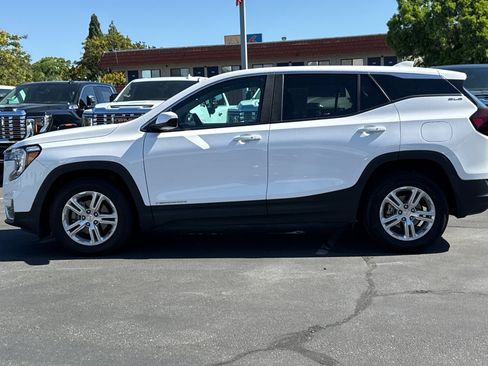 Used 2024 GMC Terrain SLE FWD image 8
