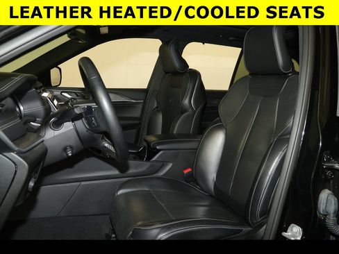 Used 2022 Jeep Grand Cherokee Overland w/ Luxury Tech Group IV image 5