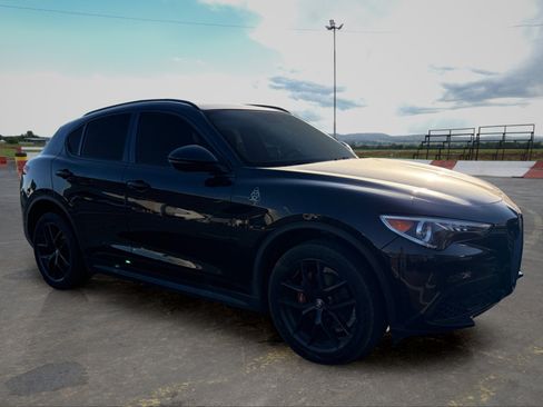 Used 2019 Alfa Romeo Stelvio Ti AWD/4WD image 2