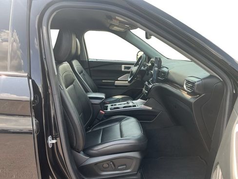 Certified 2022 Ford Explorer Limited w/ Limited Technology Package RWD image 22