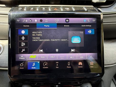 Used 2023 Jeep Grand Cherokee Limited w/ Black Appearance Package AWD/4WD image 24
