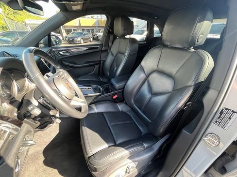 Used 2024 Porsche Macan AWD/4WD image 13