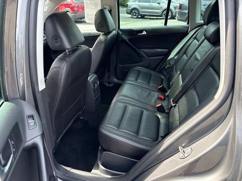 Used 2016 Volkswagen Tiguan SEL FWD image 17