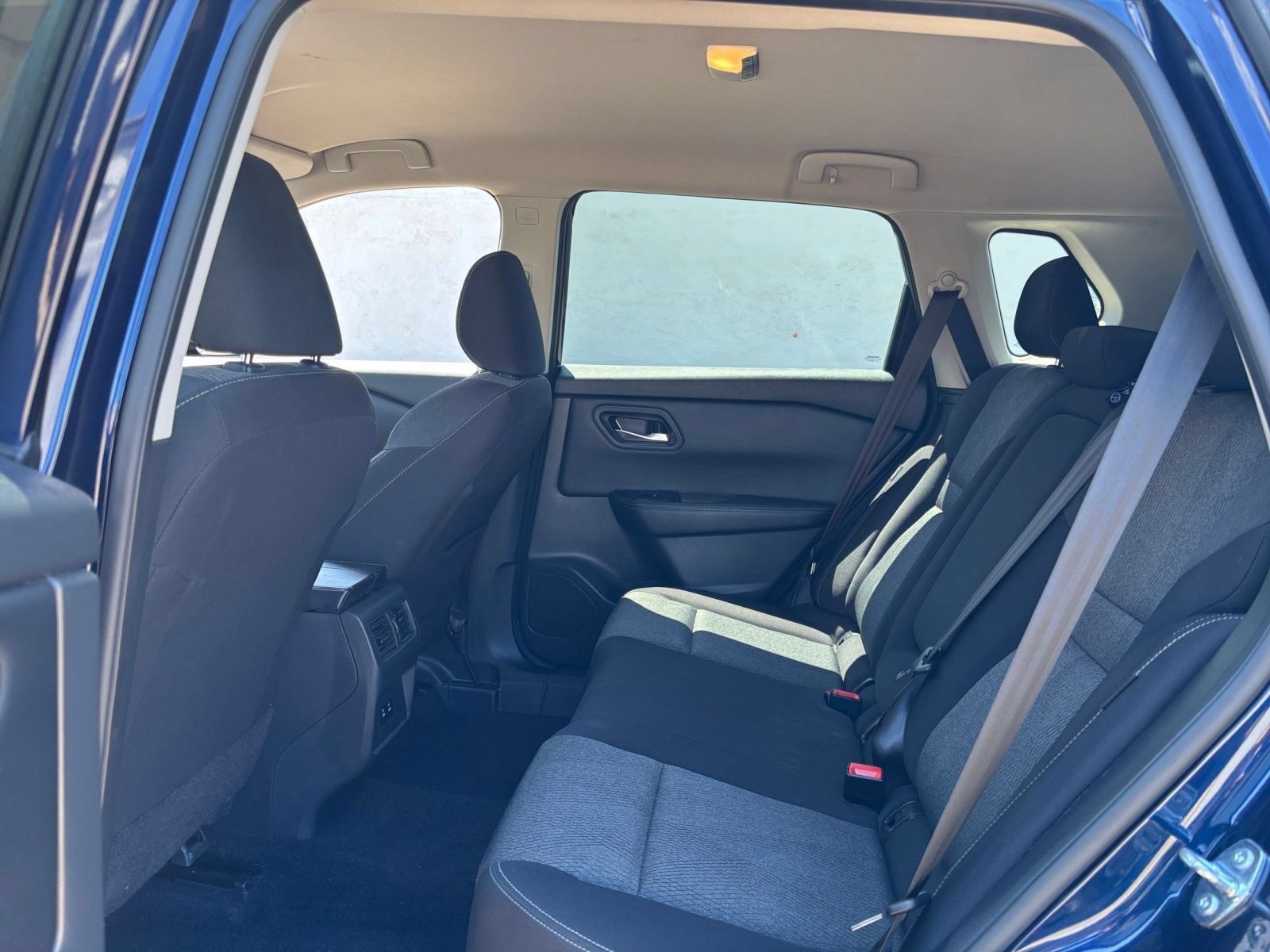 Used 2025 Nissan Rogue SV FWD image 27