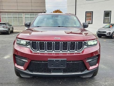 Used 2023 Jeep Grand Cherokee Laredo AWD/4WD image 2