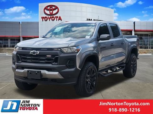 Used 2025 Chevrolet Colorado Trail Boss AWD/4WD image 4