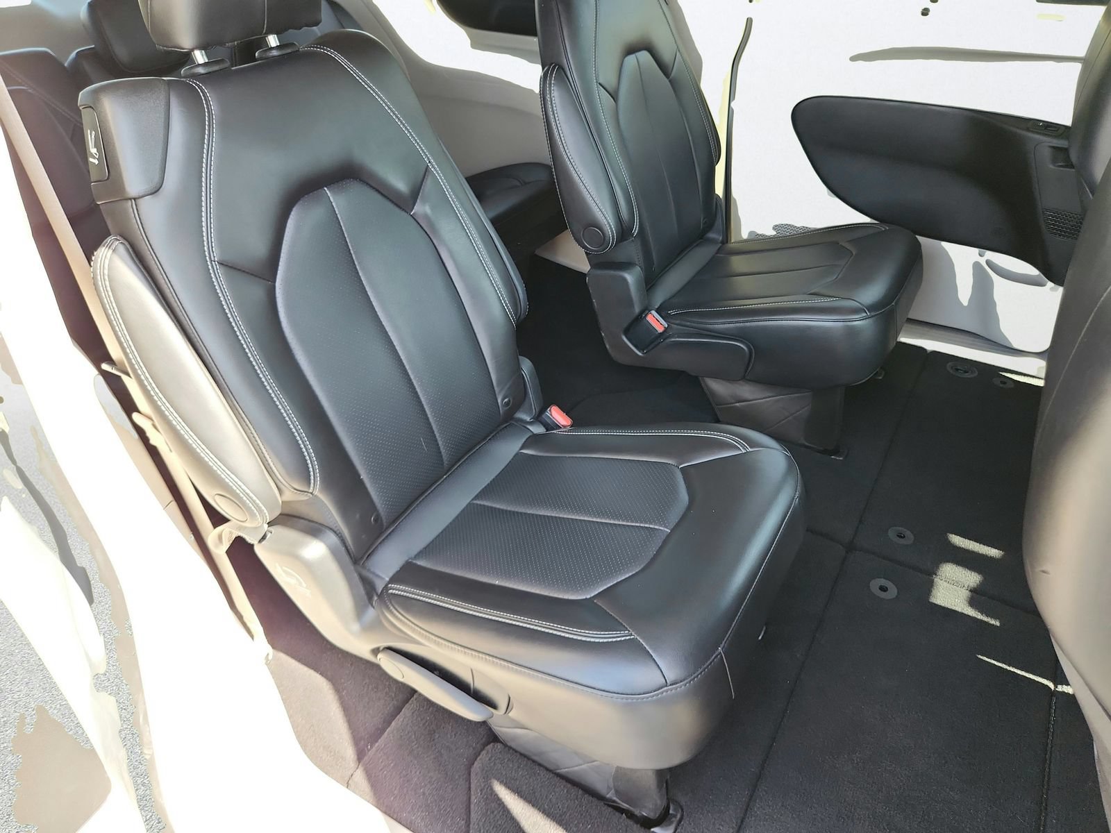 Used 2023 Chrysler Pacifica Touring-L FWD image 29