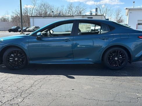 New 2026 Toyota Camry SE image 4