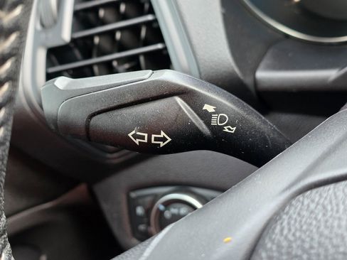 Used 2019 Ford Escape SE image 18