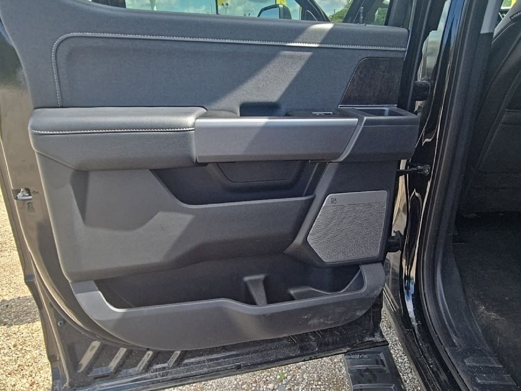 Used 2025 Ford F250 Lariat AWD/4WD image 26
