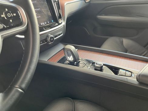 Used 2025 Volvo V60 B5 Cross Country Plus image 41