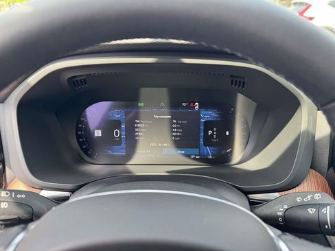 Used 2023 Volvo XC60 B5 Plus AWD/4WD image 26