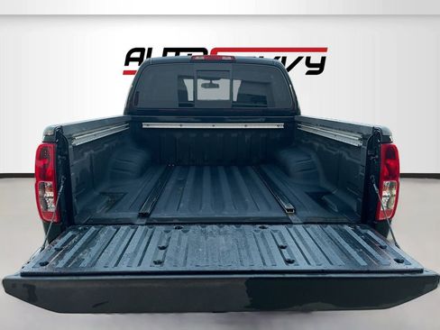 Used 2021 Nissan Frontier SV w/ Midnight Edition Floor Mats image 25