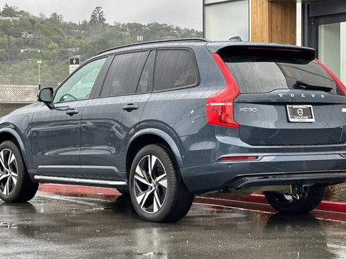 Certified 2022 Volvo XC90 T8 R-Design w/ Advanced Package image 7