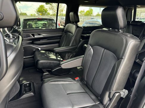 Used 2024 Jeep Wagoneer Series III AWD/4WD image 24