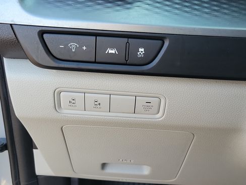 Used 2022 Kia Carnival LX FWD image 29