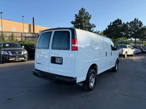 Used 2018 Chevrolet Express 2500 image 5