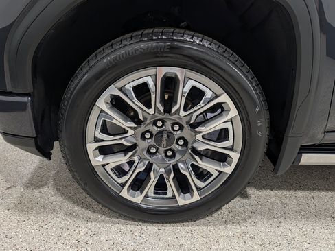 Used 2023 GMC Sierra 1500 Denali Ultimate AWD/4WD image 11