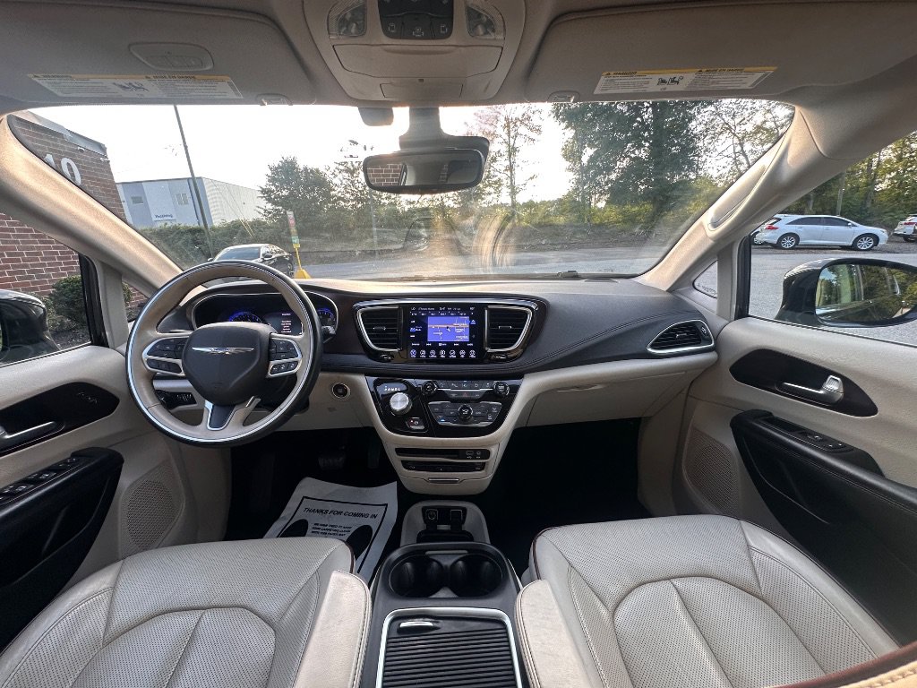 Used 2017 Chrysler Pacifica Limited w/ UConnect Theater Package FWD image 38