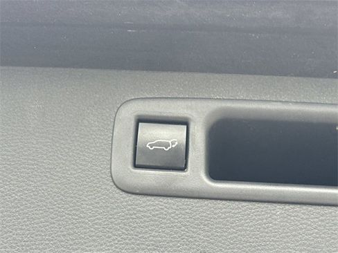 Used 2023 Toyota Highlander XLE image 22