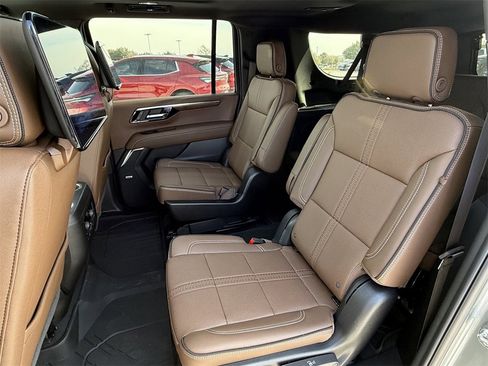 New 2026 Chevrolet Suburban High Country image 25