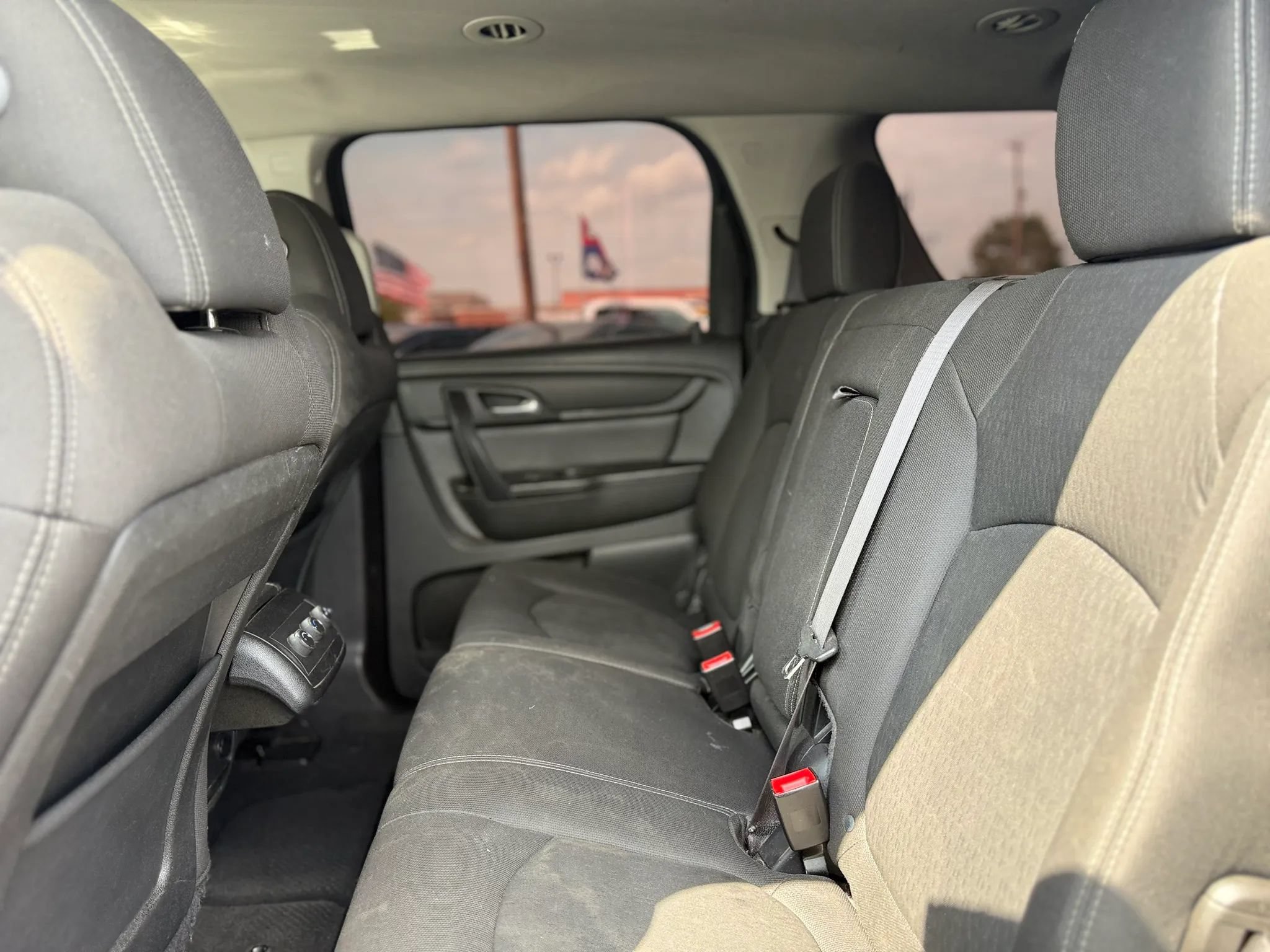Used 2015 GMC Acadia SLE FWD image 33