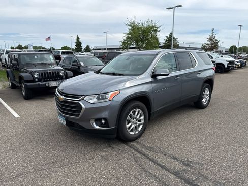 Used 2020 Chevrolet Traverse LT w/ Driver Confidence II Package AWD/4WD image 2