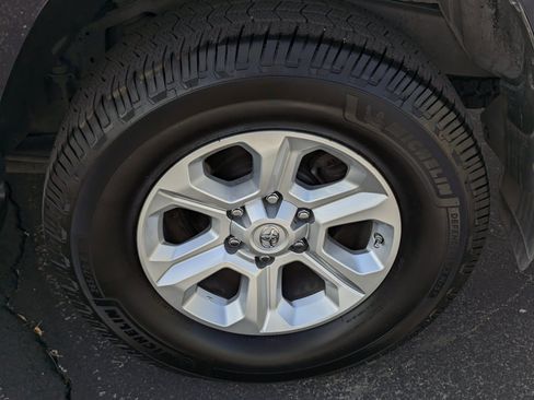 Used 2016 Toyota 4Runner SR5 AWD/4WD image 7