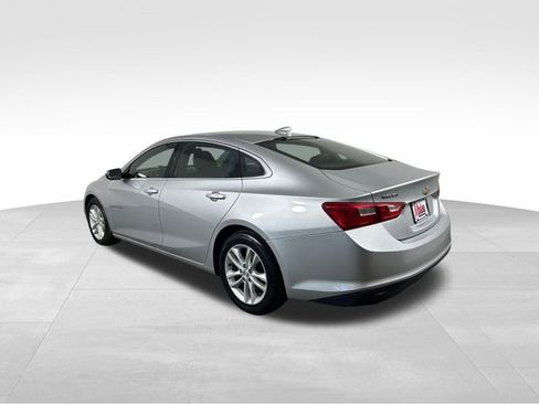 Used 2017 Chevrolet Malibu LT image 4