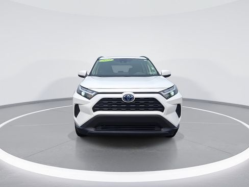 Used 2022 Toyota RAV4 XLE w/ Convenience Package AWD/4WD image 3