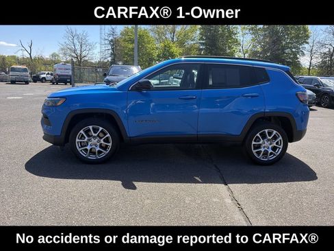 Used 2023 Jeep Compass Latitude w/ Sun and Sound Group AWD/4WD image 2