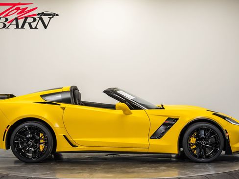 Used 2015 Chevrolet Corvette Z06 w/ 3LZ Preferred Equipment Group image 6