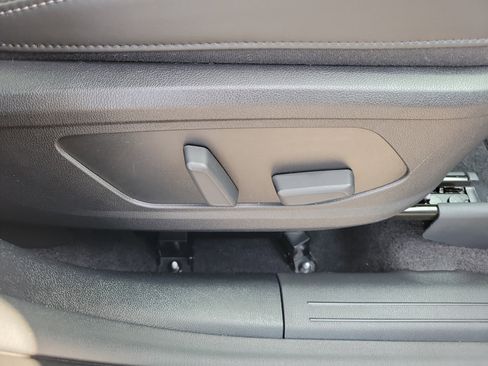 Certified 2025 Kia Sorento SX FWD image 9