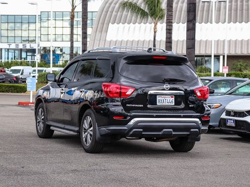 Used 2020 Nissan Pathfinder SV w/ Cargo Package FWD image 4