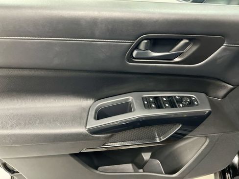 Used 2023 Nissan Pathfinder SV FWD image 16