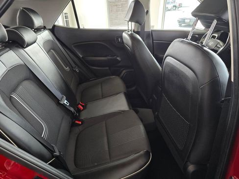 Used 2022 Hyundai Venue Limited FWD image 42