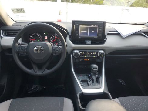 Used 2022 Toyota RAV4 XLE image 10