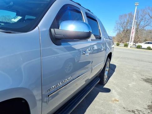 Used 2012 Chevrolet Avalanche LTZ image 5