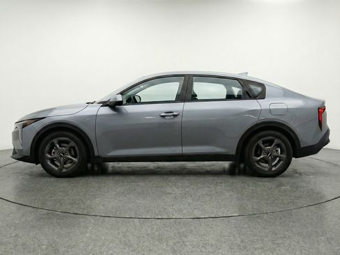 Used 2025 Kia K4 LXS image 5