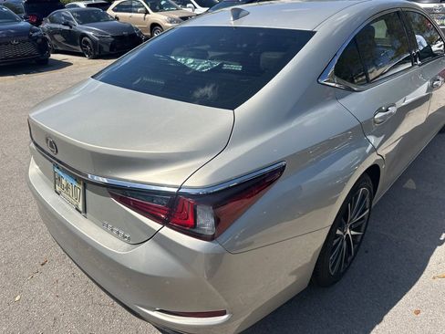 Used 2024 Lexus ES 350 w/ Premium Package image 8
