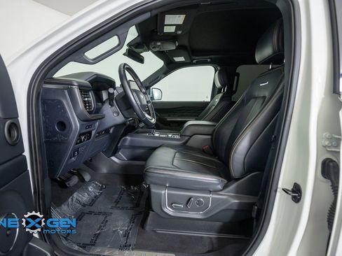 Used 2023 Ford Expedition Platinum AWD/4WD image 11