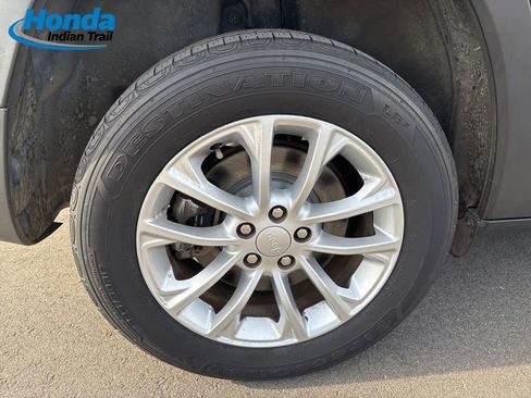 Used 2019 Jeep Cherokee Latitude w/ Popular Appearance Group image 21