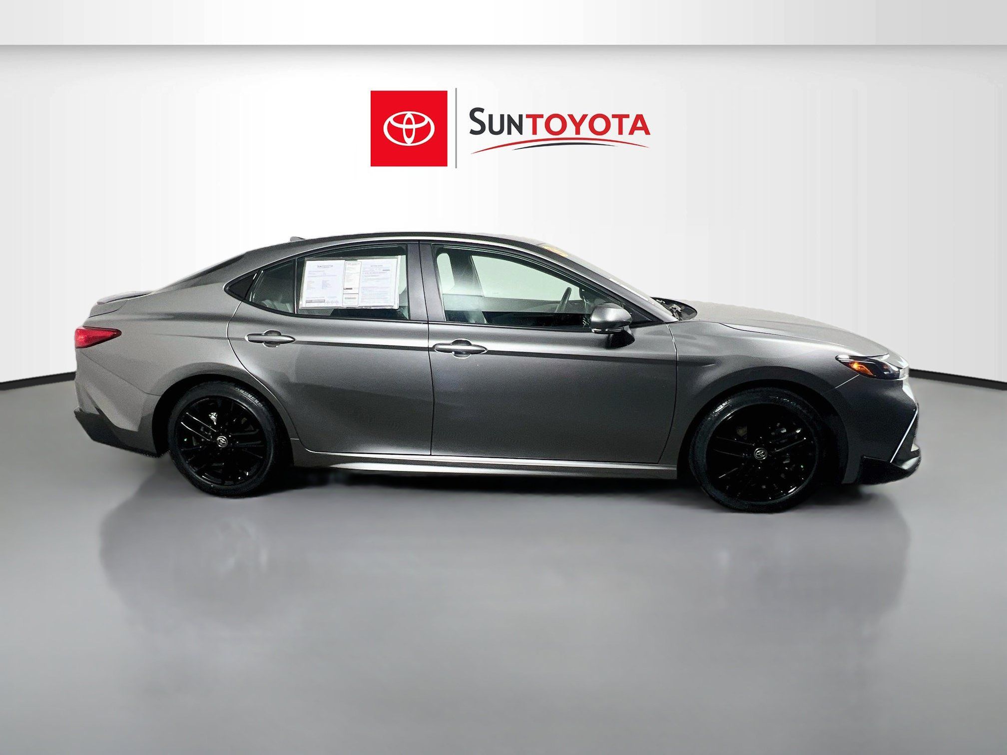 Used 2025 Toyota Camry SE FWD image 2