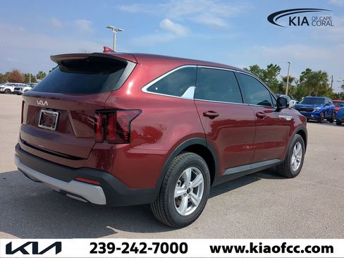 New 2025 Kia Sorento LX image 5