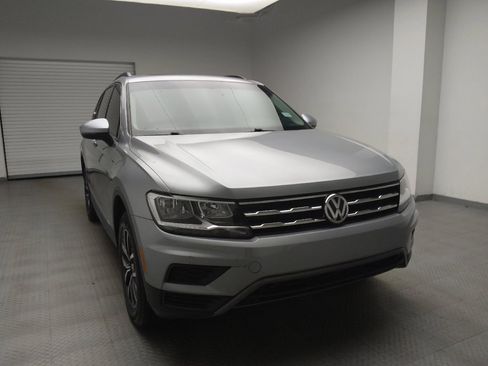 Used 2020 Volkswagen Tiguan SE w/ Panoramic Sunroof Package image 14
